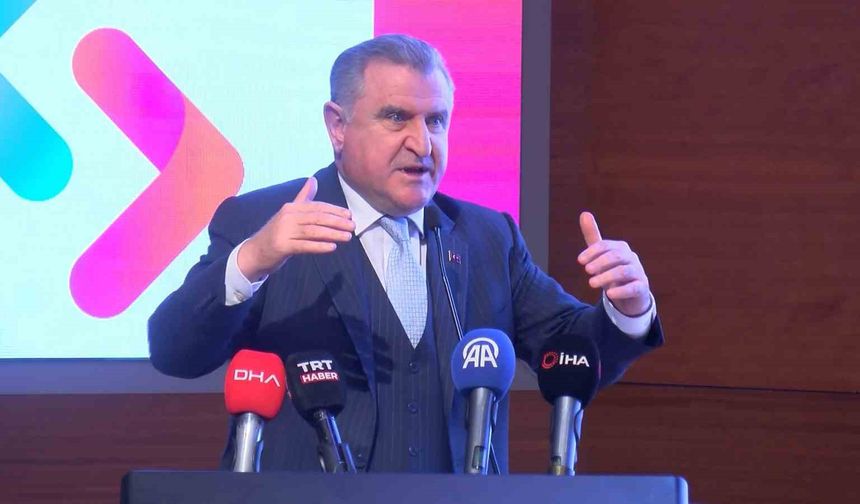 Bakan Bak: 'Cumhurbaşkanımız dijitalleşme konusunda önümüzü açıyor'