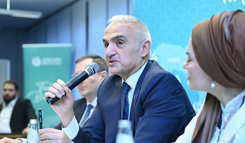 Bakan Ersoy, Berlin'de Türkçe öğrenen gençlerle buluştu