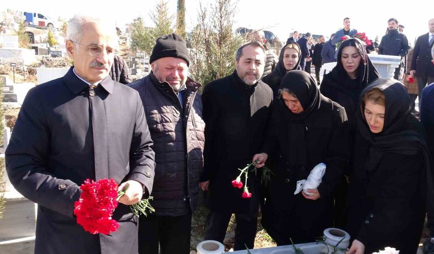 Bakan Uraloğlu Malatya'da deprem şehitliğini ziyaret etti