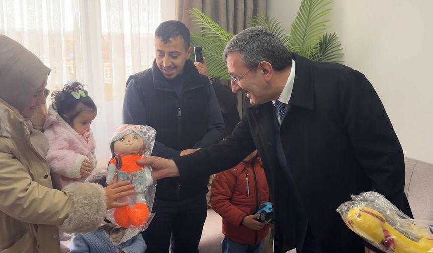 Cumhurbaşkanı Yardımcısı Yılmaz Şahinbey'de sosyal konutları inceledi