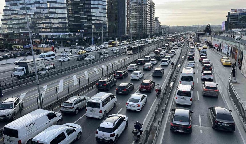 İstanbul'da iftar öncesi trafik yoğunluğu yüzde 81'e çıktı
