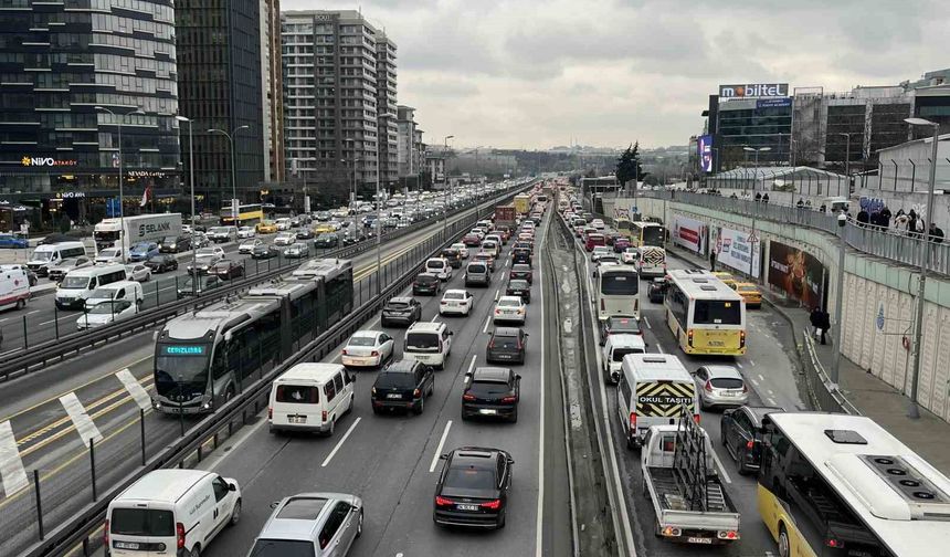 İstanbul'da iftar öncesi trafik yoğunluğu yüzde 87'e çıktı