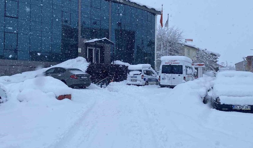 Karlıova'da kar kalınlığı 30 santime ulaştı