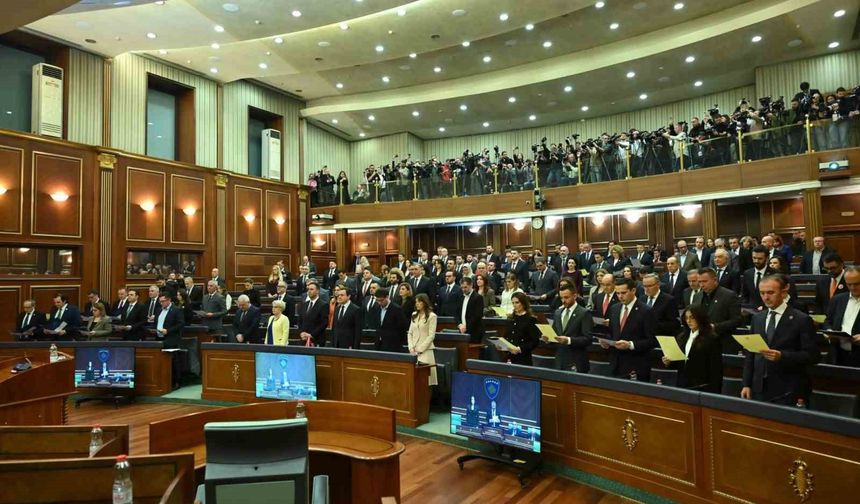 Kosova'da yeni hükümete ilk kez Türk başbakan yardımcısı