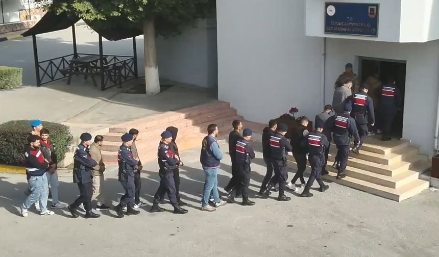 Mersin'de zehir tacirlerine şafak operasyonu: 43 gözaltı, 448 bin sentetik hap ele geçirildi