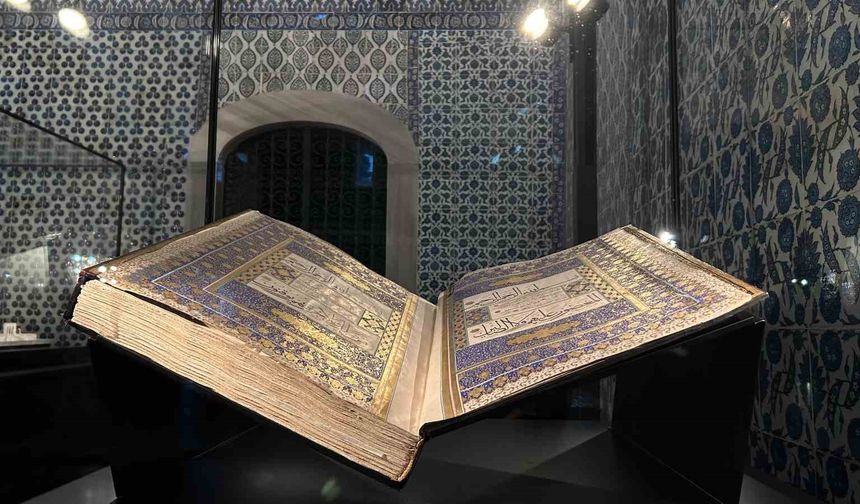 Osmanlı'nın en büyük mushafı Ramazan ayına özel ilk kez Topkapı Sarayı'nda sergide