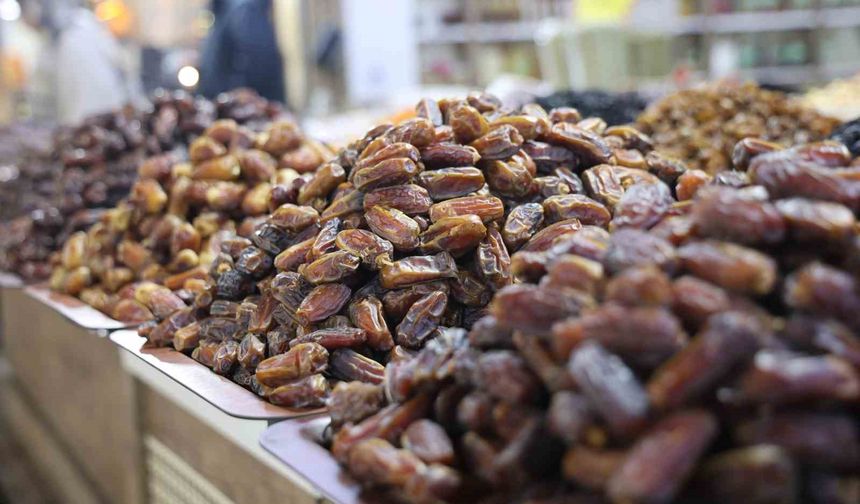 Ramazan ayının vazgeçilmezi hurma, tezgahlarda yerini aldı