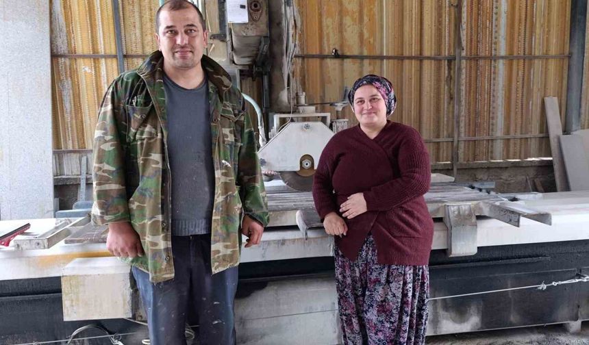 Sanal alemde başlayan aşk, mermer atölyesinde omuz omuza hayat mücadelesine dönüştü