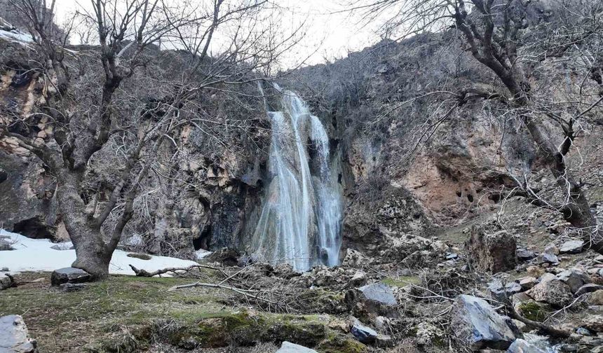 Şırnak'ta kar eridi, şelaleler coştu