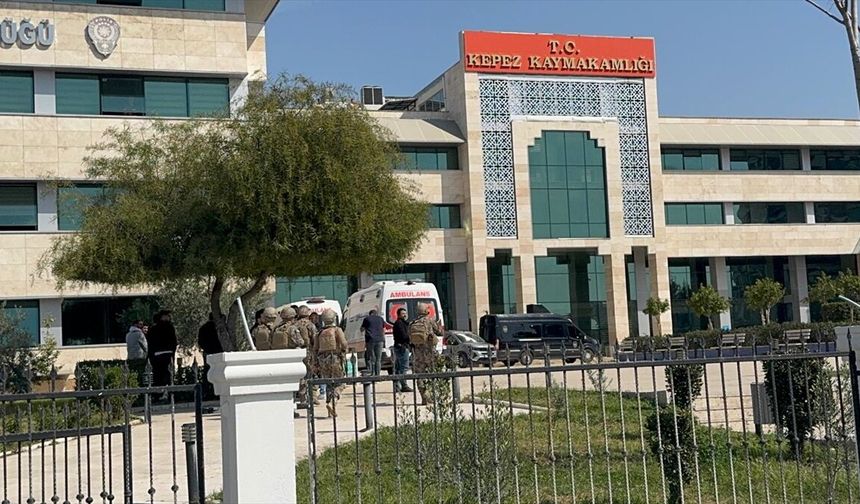 Antalya'da Kepez Hükümet Konağı'nda silahla ateş eden kişi teslim oldu