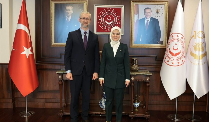 Bakan Göktaş, Ukrayna'nın Ankara Büyükelçisi Celal ile görüştü