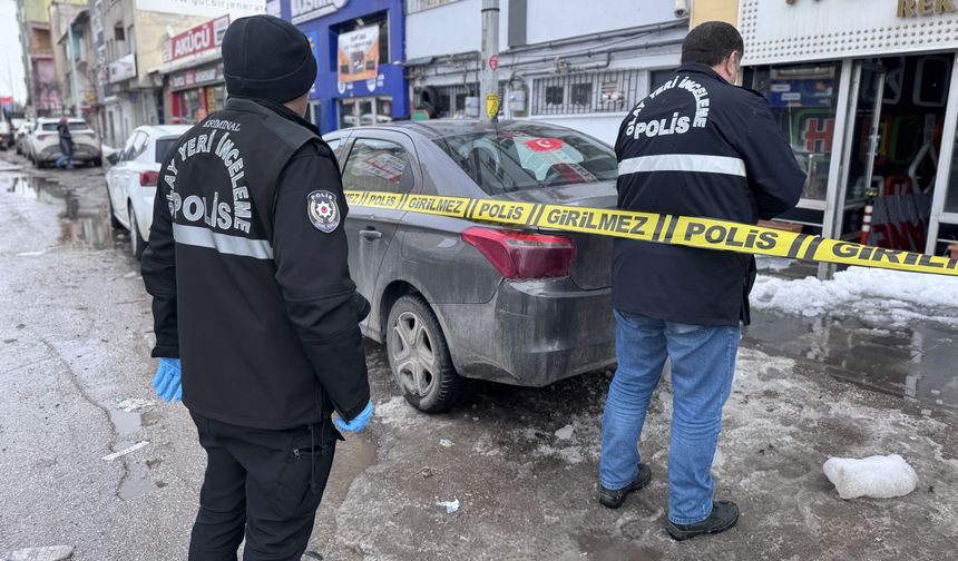 Erzurum'da çatıdan üzerine kar ve buz kütleleri düşen kişi ağır yaralandı