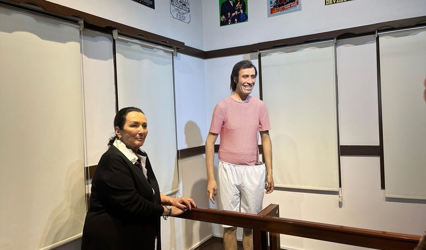 Gül Sunal, Malatya'da Kemal Sunal anı odasını ziyaret etti