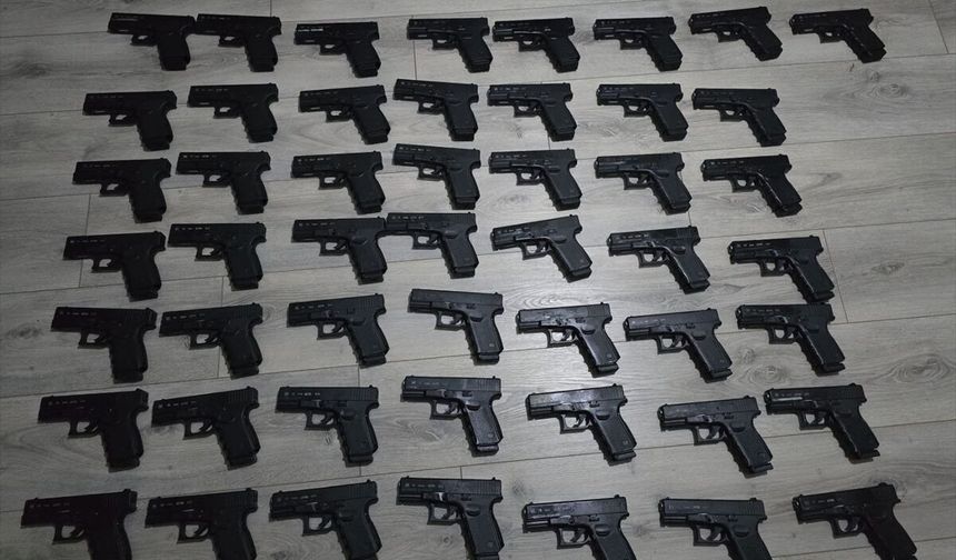 İstanbul'da 50 tabancanın ele geçirildiği operasyonda bir zanlı yakalandı