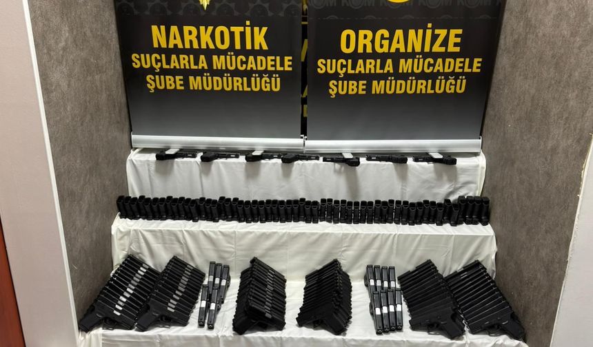 İzmir'de 149 ruhsatsız tabanca ele geçirildi