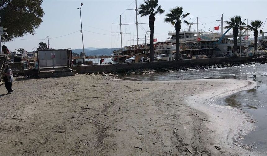 Muğla'nın Akyaka sahilinde deniz suyu yaklaşık 10 metre çekildi