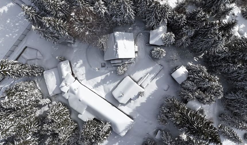 Rize'de karla kaplanan Ayder Yaylası dronla görüntülendi