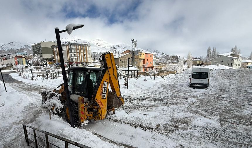 Van, Hakkari ve Bitlis'te 103 yerleşim yerine ulaşım sağlanamıyor