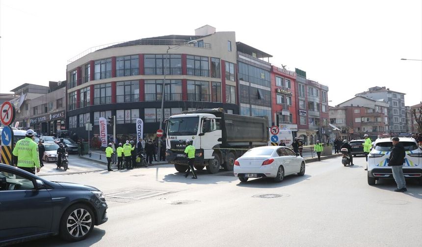 Yalova'da hafriyat kamyonunun altında kalan bir kişi öldü