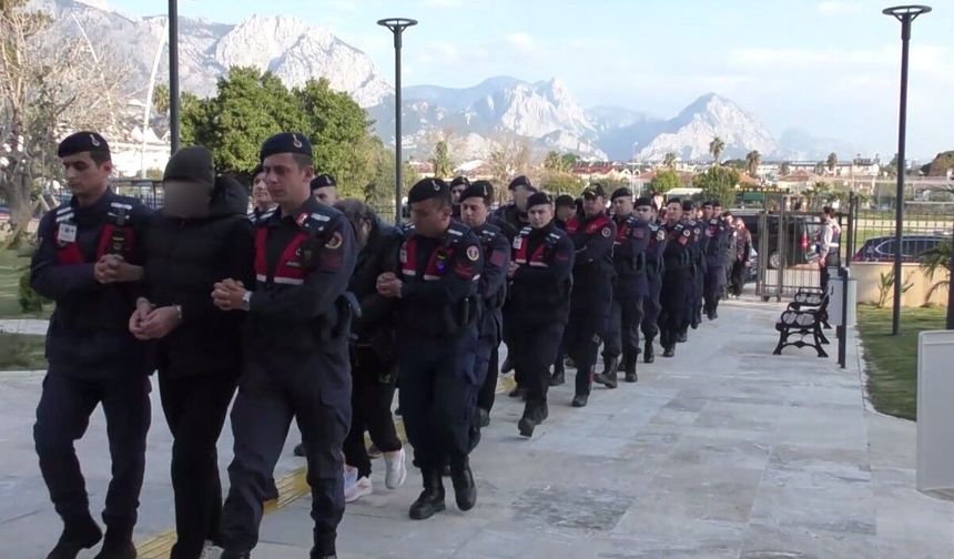 Antalya merkezli 3 ilde gözaltına alınan 25 şüpheliden 14'ü adliyeye sevk edildi