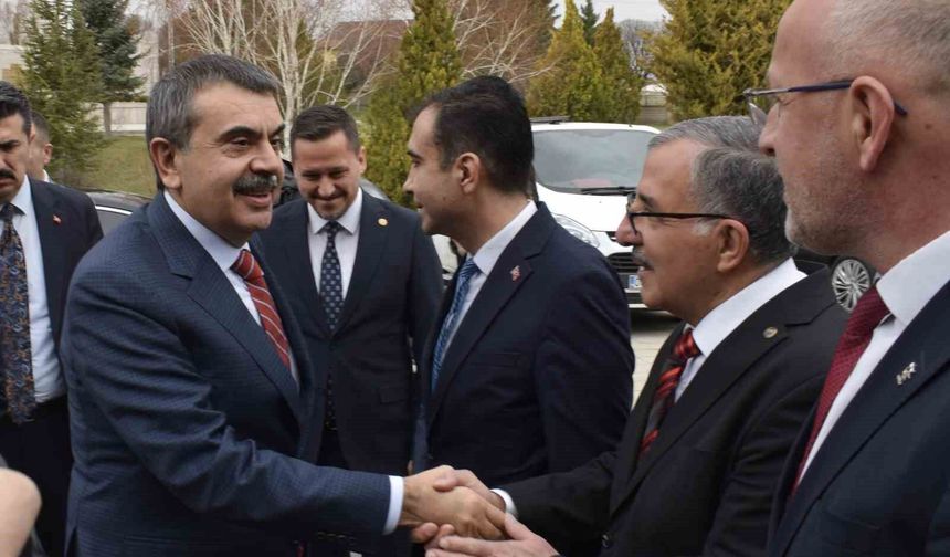 Bakan Tekin: 'Eğitim çalışanlarına yönelik şiddetin azaltılması için çaba gösteriyoruz'