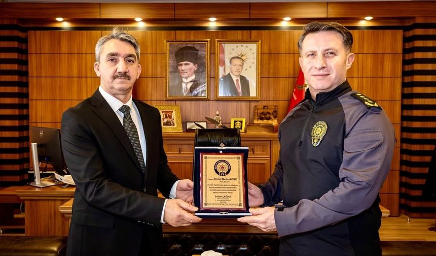 Bilecik'te emekliye ayrılan polis memuruna plaket