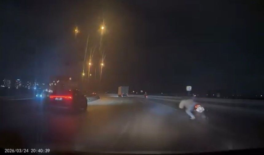 Bursa'da motosiklet kazası kamerada : Sürücü yola böyle savruldu