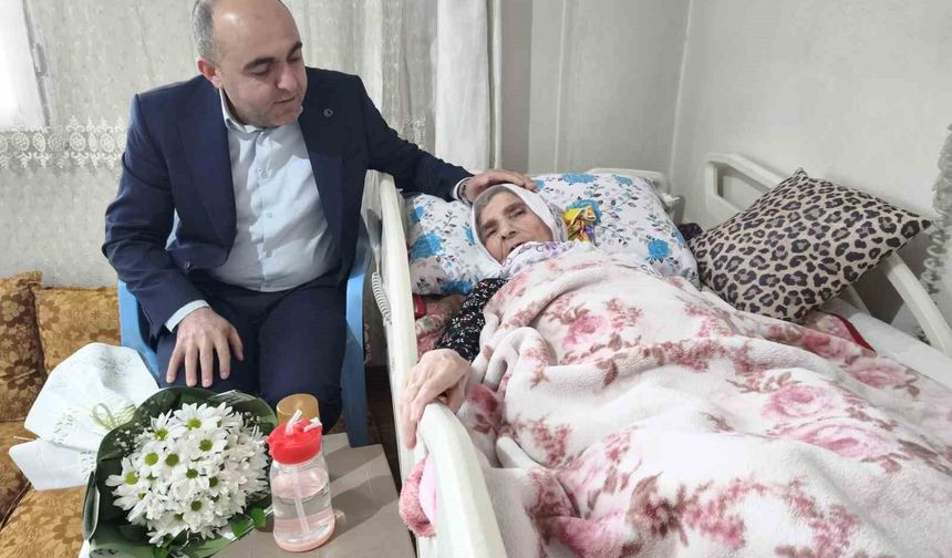 Cumhuriyetin tanığı 113 yaşındaki Cemile ninenin Kadınlar Günü kutlandı