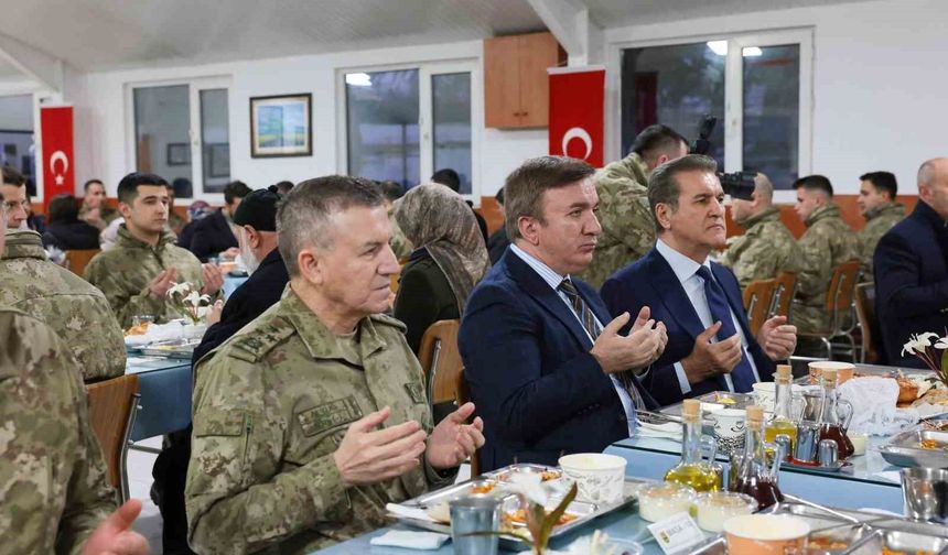 Erzincan'da kahraman gaziler ve aileleri onuruna iftar sofrası kuruldu