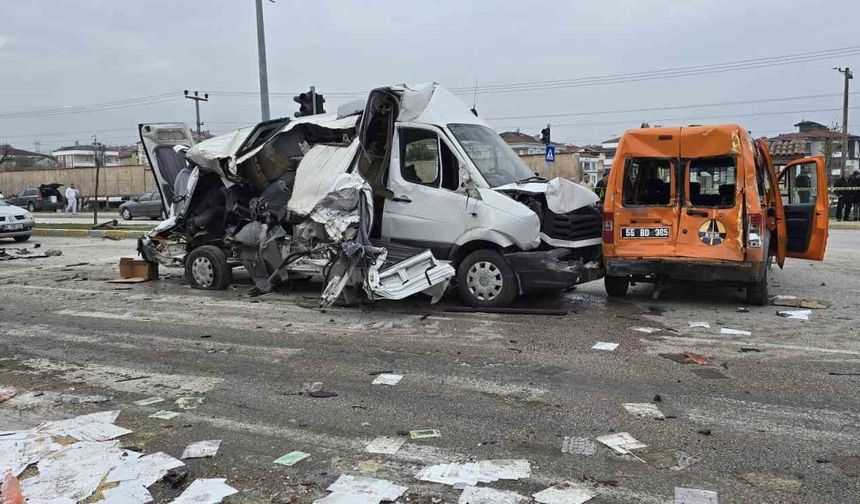 Freni patlayan tır dehşet saçtı: Öğrenci servisi dahil 7 araç birbirine girdi, 18 yaralı
