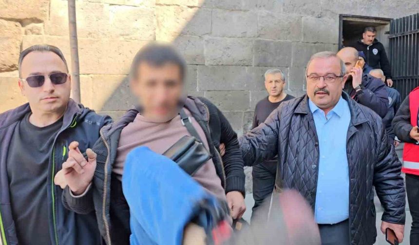 İntihardan vazgeçti, gazeteciye saldırdı