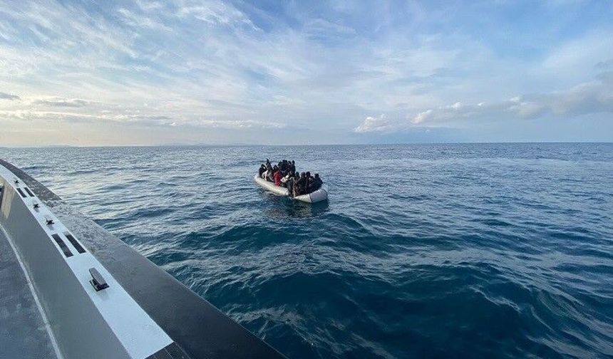 İzmir açıklarında 37 düzensiz göçmen yakalandı, 42 göçmen kurtarıldı