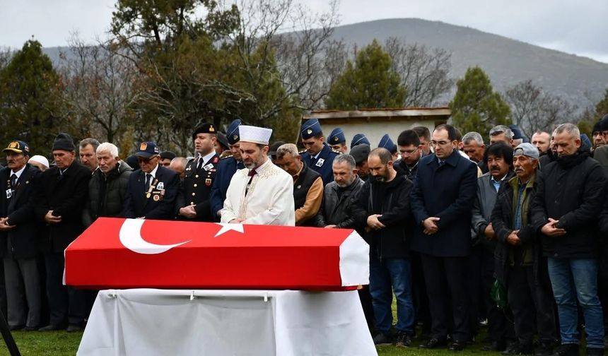 Kıbrıs Gazisi Selahattin Akmes son yolculuğuna uğurlandı