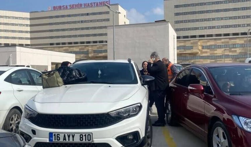 Otoparkta panik dolu anlar... Araçta kilitli kalan çocuk cam kırılarak kurtarıldı