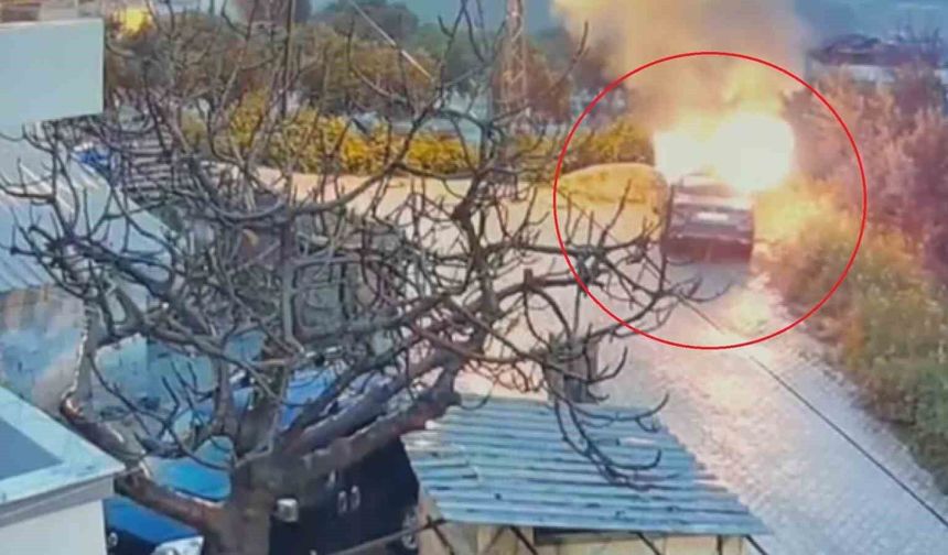 Park halindeki otomobili benzin döküp kundaklamak isterken kendini yaktı