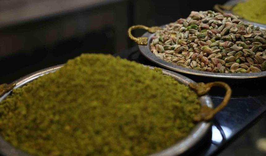 Uzmanından 'ucuz tatlı' uyarısı: Yer fıstığı ve kabak çekirdeğini fıstık diye satıyorlar