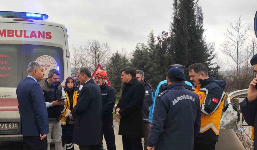 Yalova'da servis midibüsü kaza yaptı: 1 ölü, 20 yaralı