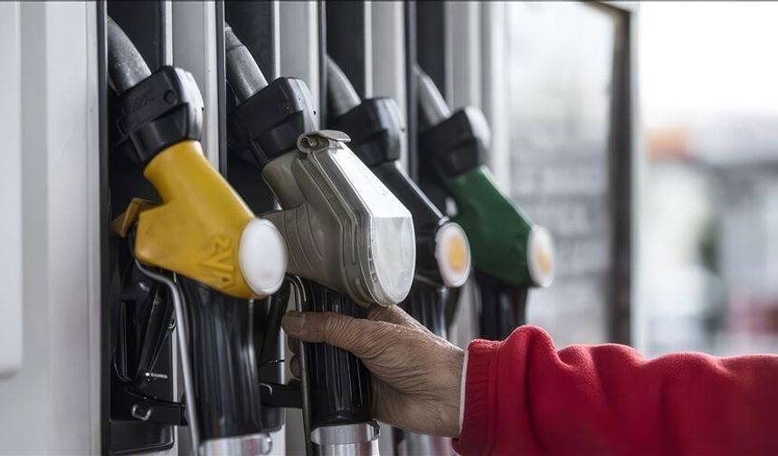 Akaryakıt fiyatlarında geçici olarak eşel mobil sistemi devreye alındı