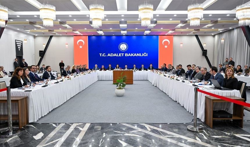 Adalet Bakanı Gürlek, Suça Sürüklenen Çocuklara İlişkin Araştırma Komisyonu üyeleri ile görüştü: