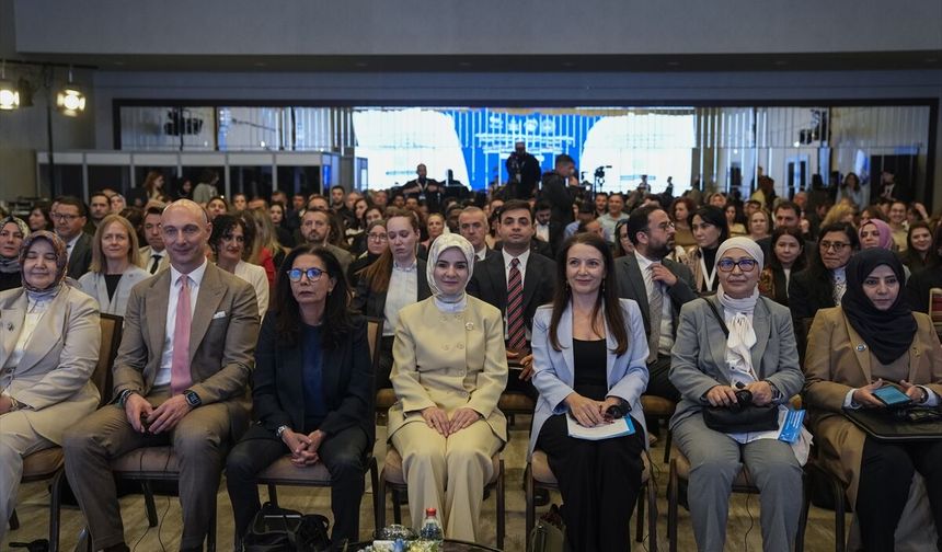 Bakan Göktaş, çocukların dijital ortamda korunmasına ilişkin toplantının kapanışında konuştu