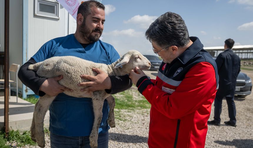 Bakan Yumaklı, TİGEM Polatlı Tarım İşletmesi Müdürlüğü'nü ziyaret etti