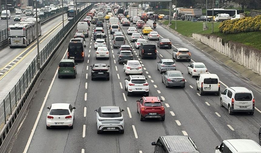 İstanbul'da Anadolu Yakası'ndaki trafik yoğunluğu yüzde 83'e yükseldi