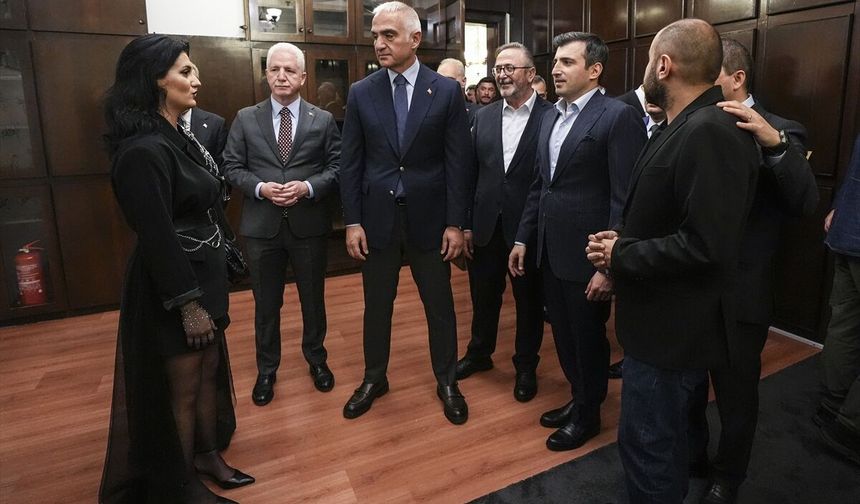 Kültür ve Turizm Bakanı Ersoy, ArtıKÜME 2025 seçkisi ve ODAK Sergisi'nin açılışına katıldı: