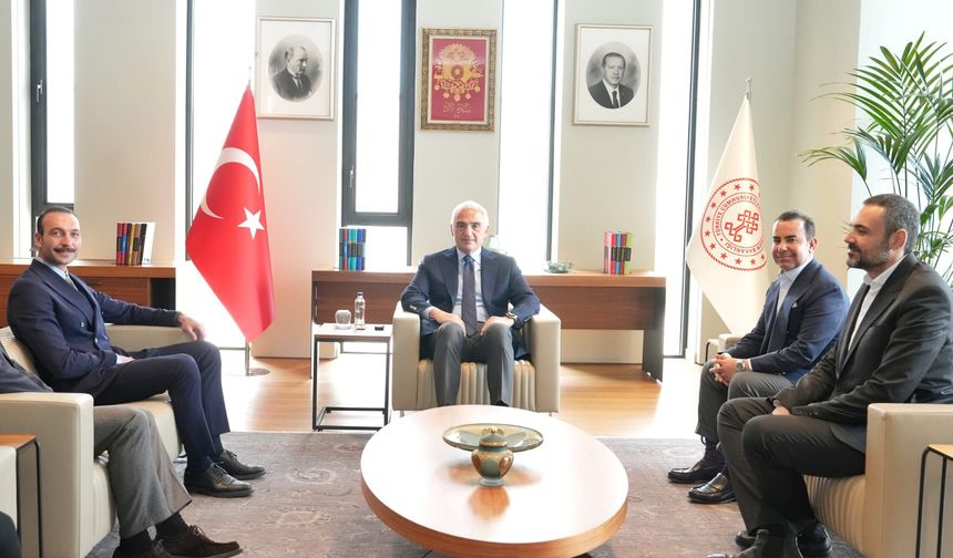 Kültür ve Turizm Bakanı Ersoy, oyuncu Görkem Sevindik ile bir araya geldi