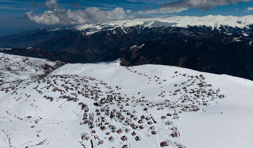 Trabzon'da karlar altında kalan yaylalar havadan görüntülendi
