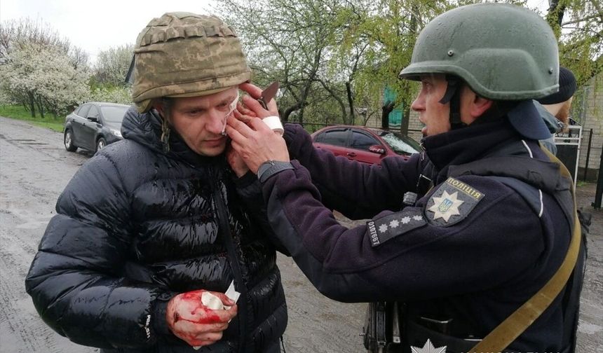 Ukrayna'da bir kişinin el bombalı saldırısında 5 polis yaralandı