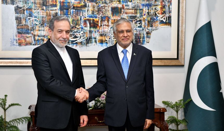 Arakçi, Pakistanlı mevkidaşı Dar ve Pakistan Genelkurmay Başkanı Munir ile görüştü