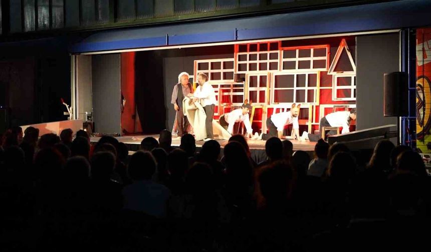 Bakan Uraloğlu: '13 farklı gar ve istasyonda toplam 25 tiyatro oyunu sahnelenecek'