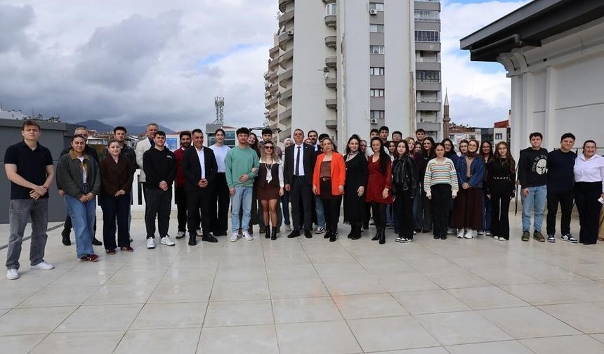 Başkan Şimşek, YKS'ye hazırlanan gençlerle kahvaltıda buluştu