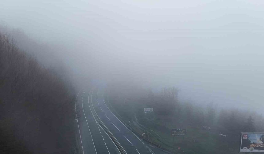 Bolu Dağı'nda sis ve sağanak etkili oluyor